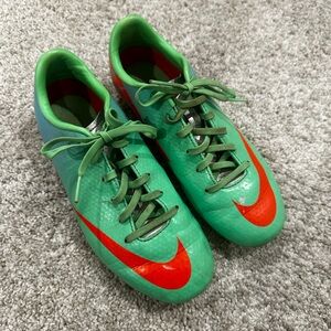 Nike Kids Green Soccer Cleats
